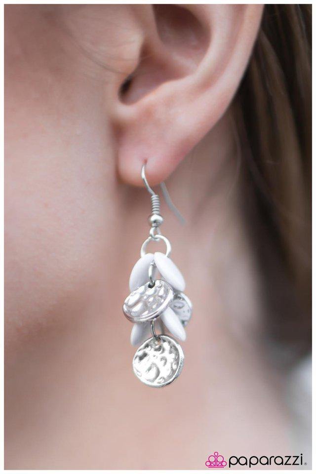 i-like-to-move-it-white-earrings-paparazzi-accessories