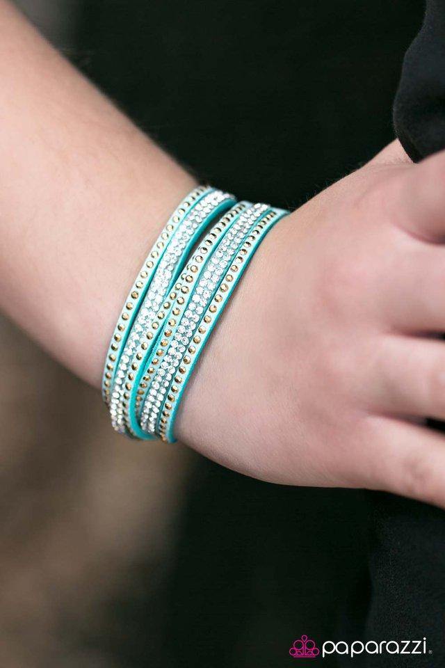 stop,-drop,-and-sparkle-blue-bracelet-paparazzi-accessories