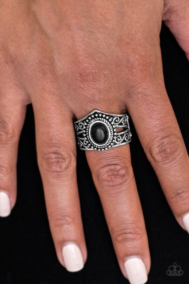 chief-of-chic-black-ring-paparazzi-accessories