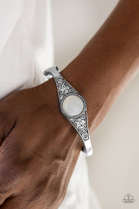 modernly-meadow-white-bracelet-paparazzi-accessories