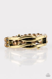 very-vogue-brass-ring-paparazzi-accessories