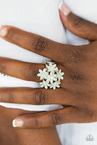 blooming-bouquets-green-ring-paparazzi-accessories