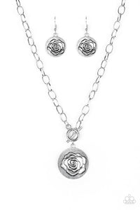 beautifully-belle-silver-necklace-paparazzi-accessories