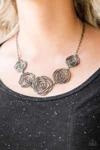 rosy-rosette-black-necklace