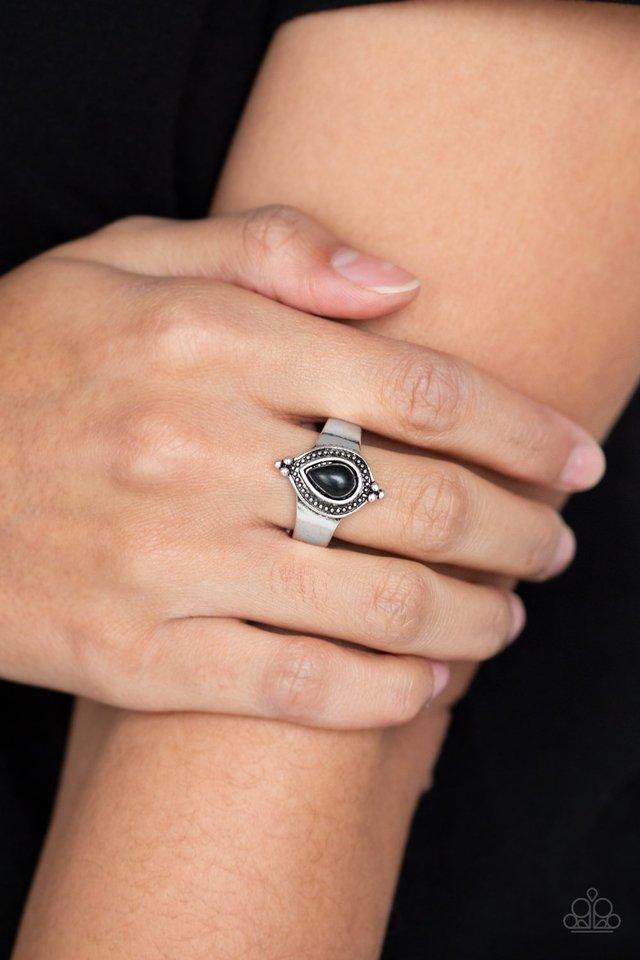 mineral-minimalist-black-ring-paparazzi-accessories