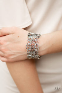 fancy-fashionista-silver-bracelet-paparazzi-accessories