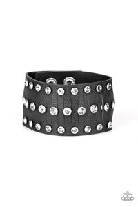 now-taking-the-stage-black-bracelet-paparazzi-accessories
