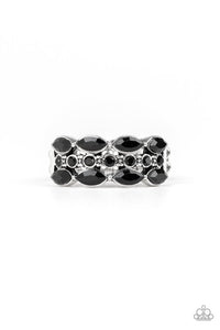 distractingly-demure-black-ring-paparazzi-accessories