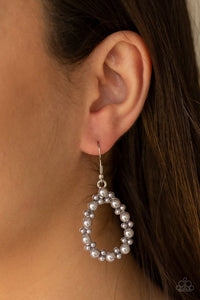 pearl-spectacular-silver-earrings-paparazzi-accessories