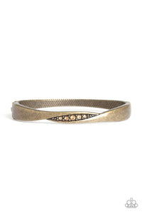 glittering-grit-brass-bracelet-paparazzi-accessories