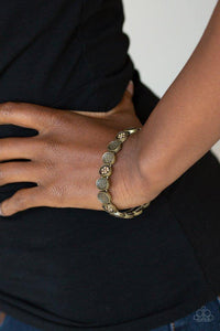dainty-queen-brass-bracelet-paparazzi-accessories