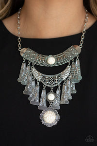 sahara-royal-white-necklace-paparazzi-accessories