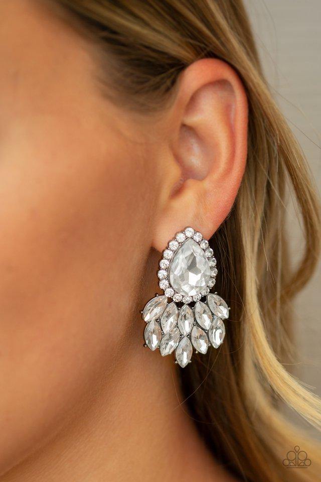 a-breath-of-fresh-heir-black-earrings-paparazzi-accessories
