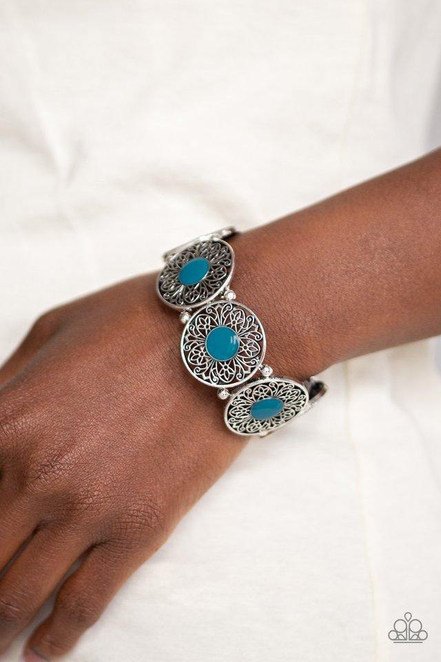 painted-garden-blue-bracelet-paparazzi-accessories