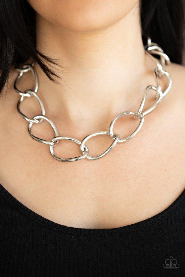 the-challenger-silver-necklace-paparazzi-accessories