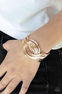 curvaceous-curves-gold-bracelet