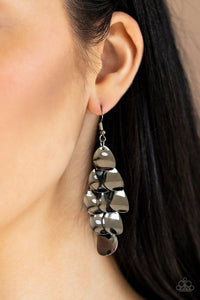 resplendent-reflection-black-earrings