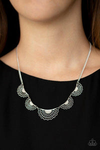 fanned-out-fashion-silver-necklace