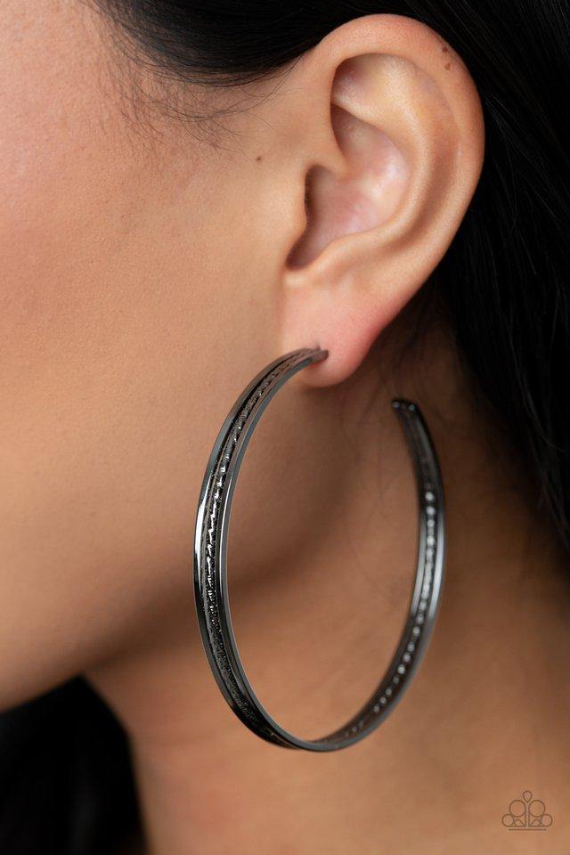 midtown-marvel-black-earrings