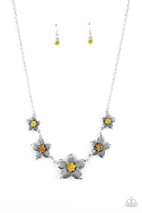 wallflower-wonderland-yellow-necklace-paparazzi-accessories