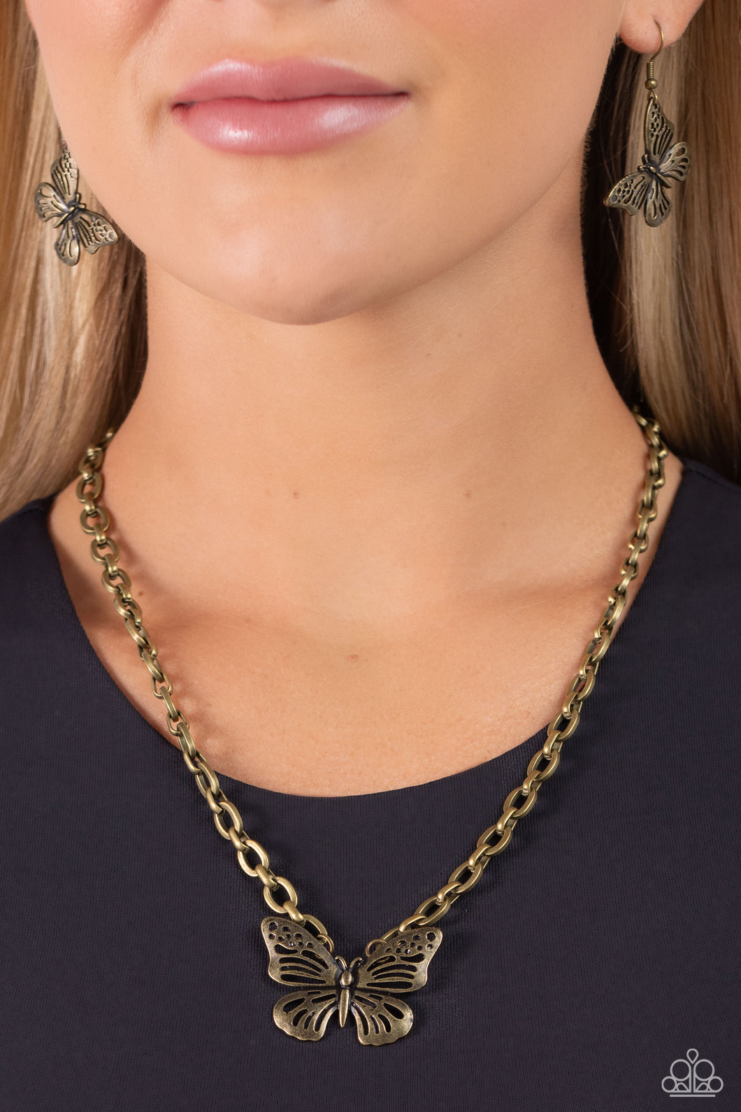 Midair Monochromatic - Brass Necklace - Paparazzi Accessories