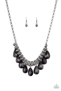 Fashionista Flair - Black Necklace - Paparazzi Accessories - Sassysblingandthings