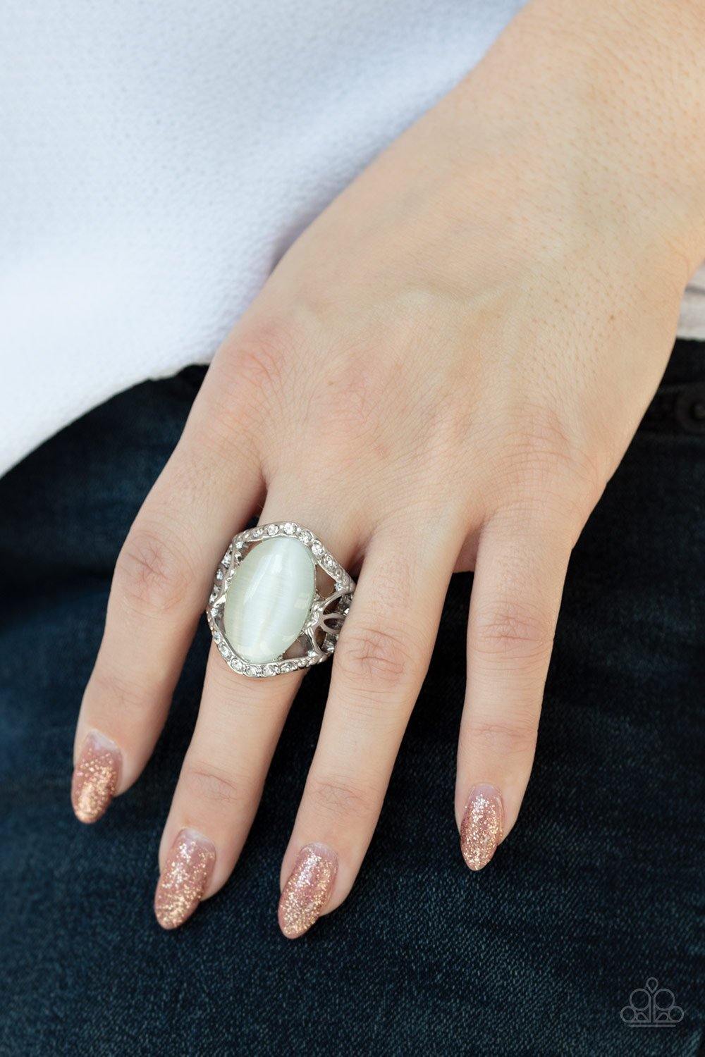 Dew Onto Others - White Ring - Paparazzi Accessoires - Sassysblingandthings