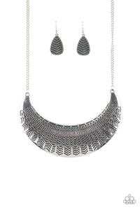 large-as-life-silver-necklace-paparazzi-accessories